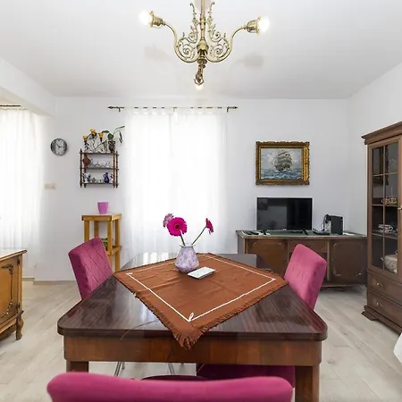 Apartment Vitali Comfort 1br On The Market
